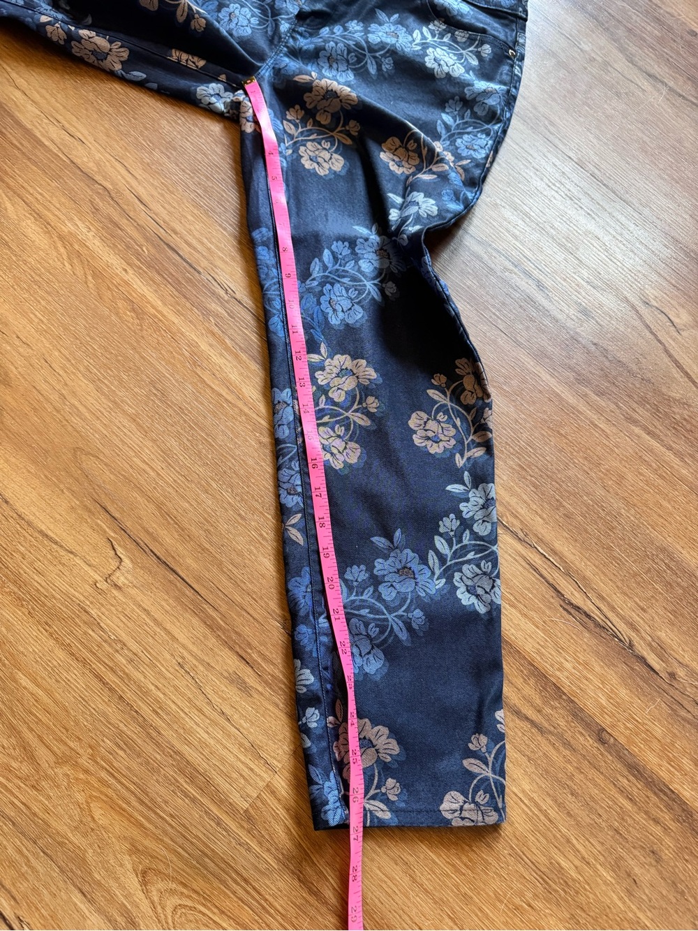 Chico's Navy Floral Girlfriend Slim Leg Ankle Jeans Sz 1.5 Sz 10 - Picture 7 of 8